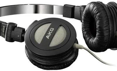 AKG K 404